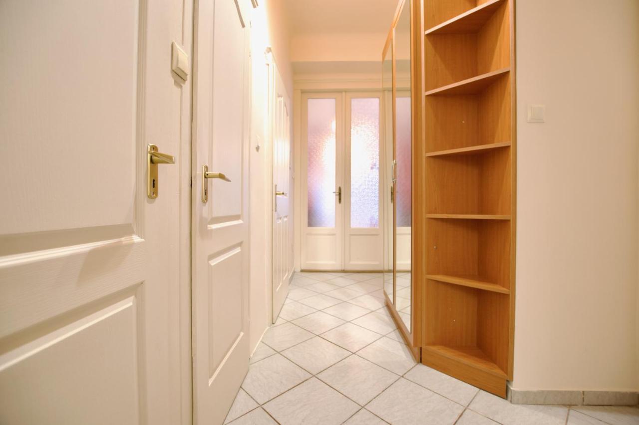 Apartment Standard By Hi5 - Dessewffy 2 Bedroom Budapest