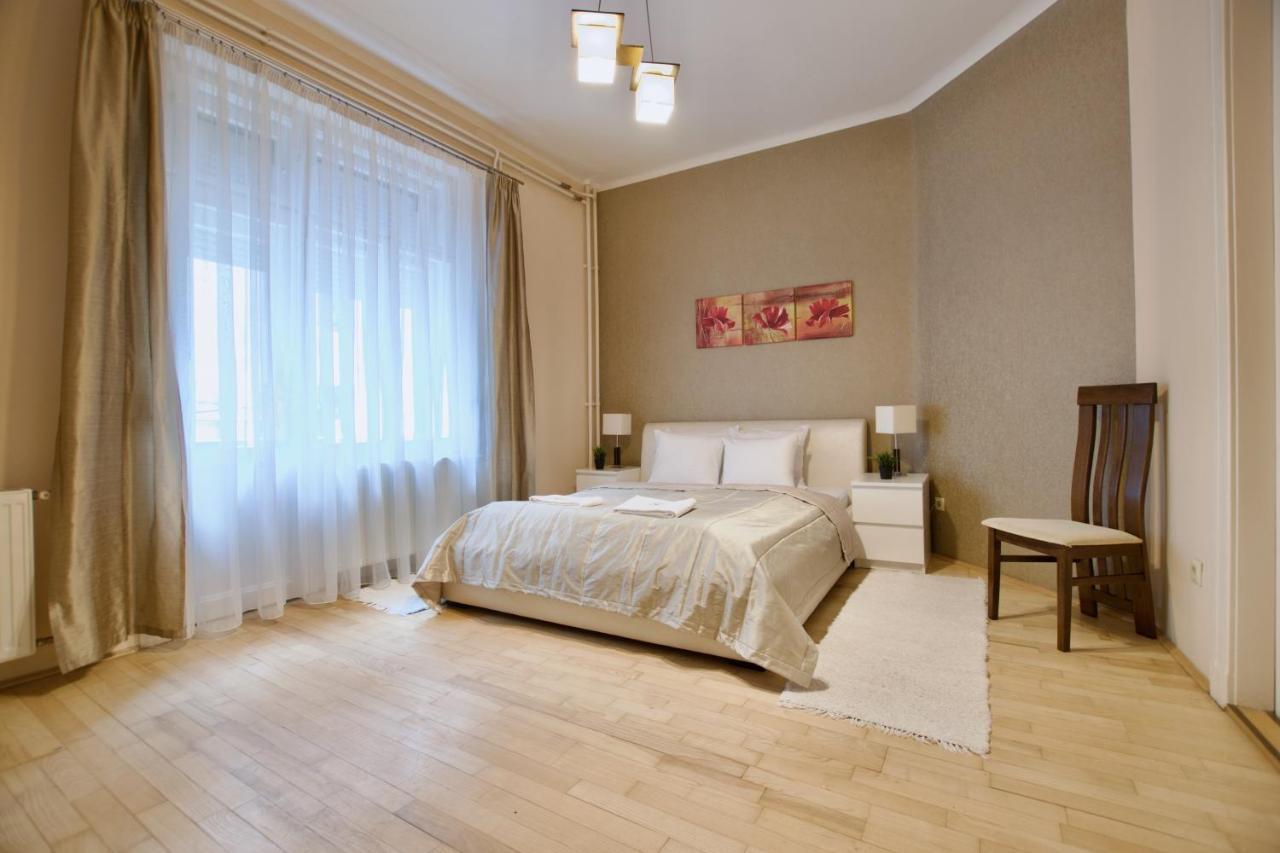Apartment Standard By Hi5 - Dessewffy 2 Bedroom Budapest